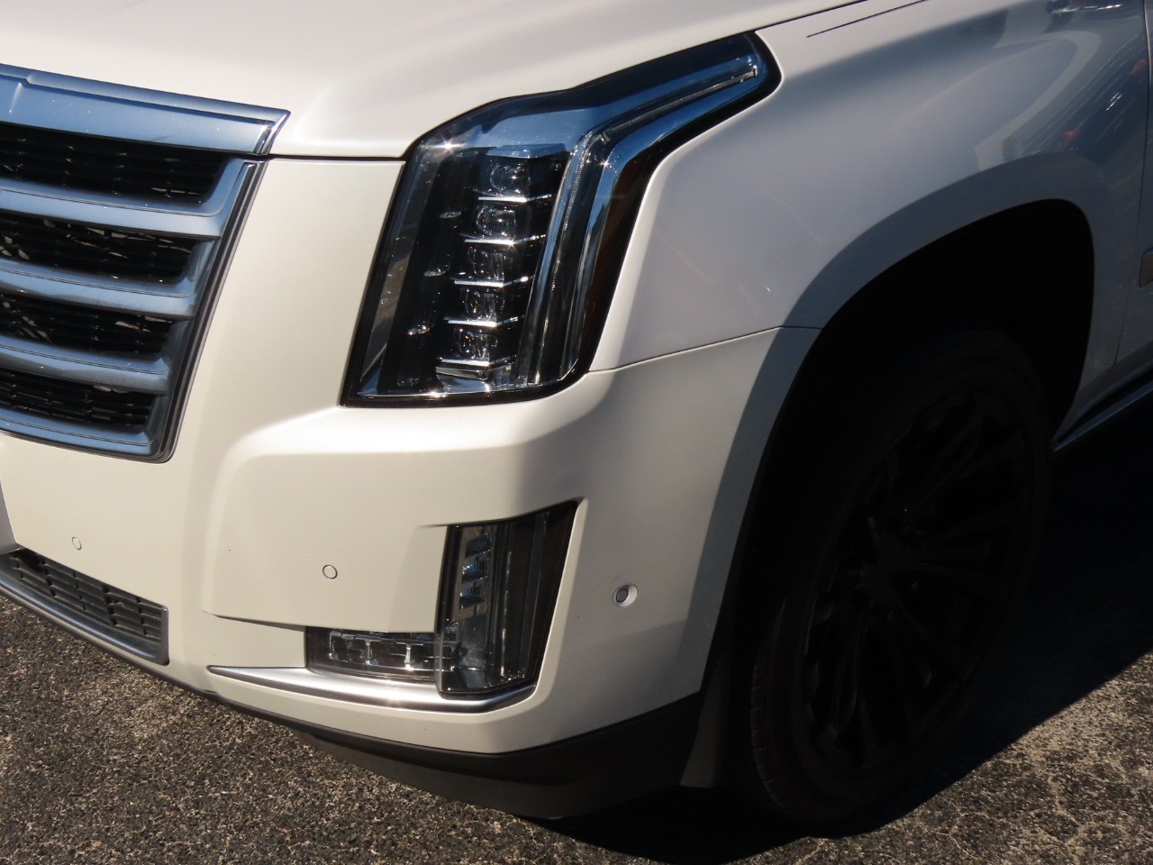 used 2017 Cadillac Escalade ESV car, priced at $15,999