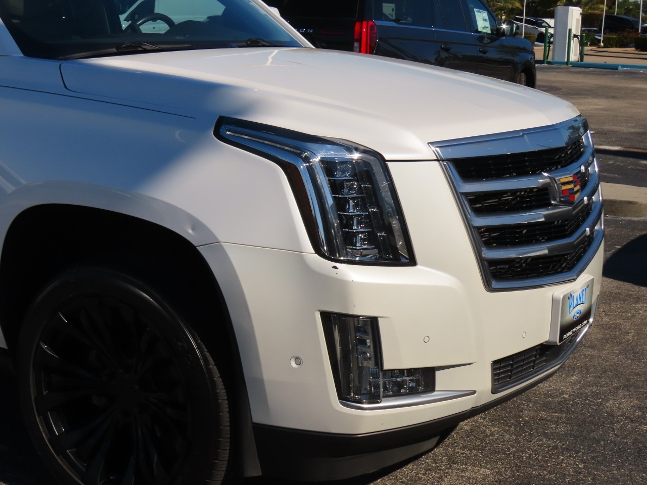used 2017 Cadillac Escalade ESV car, priced at $15,999