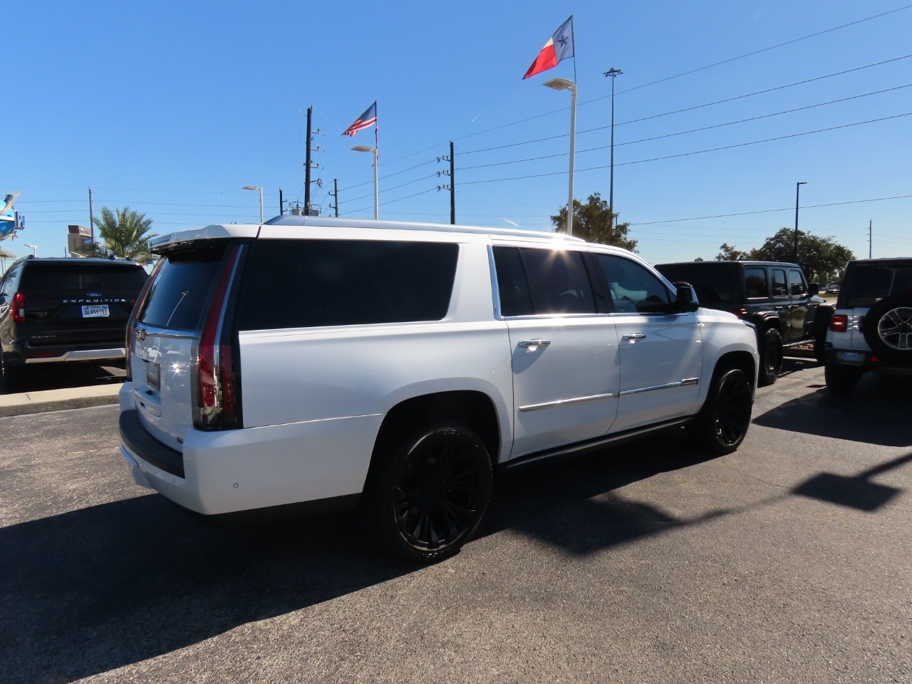used 2017 Cadillac Escalade ESV car, priced at $15,999