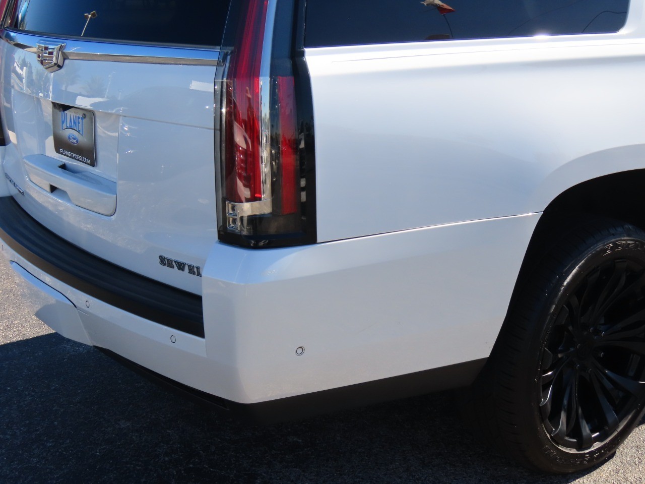 used 2017 Cadillac Escalade ESV car, priced at $15,999