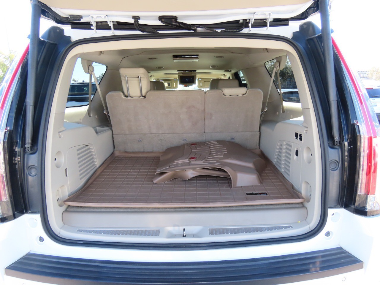 used 2017 Cadillac Escalade ESV car, priced at $15,999