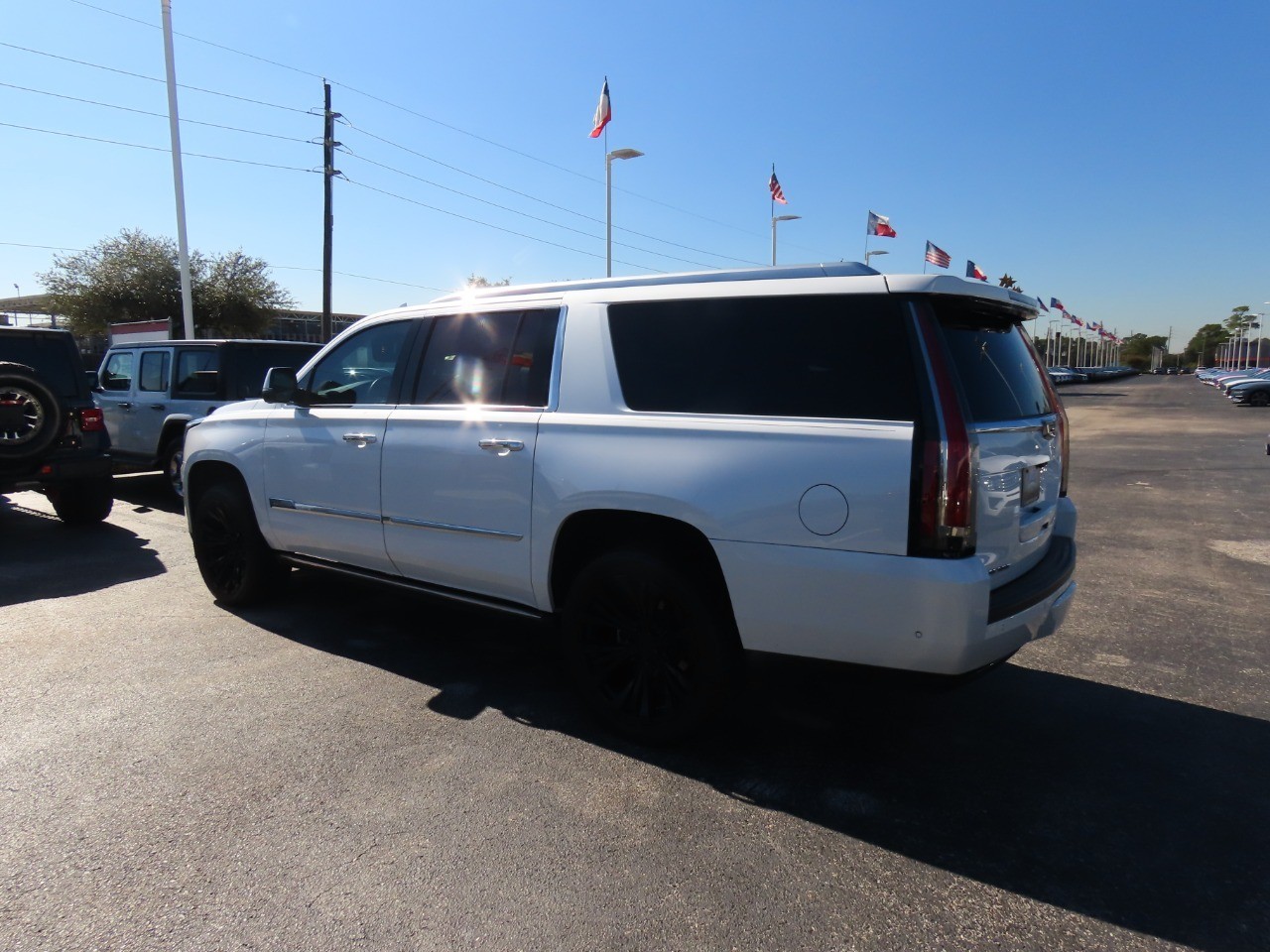 used 2017 Cadillac Escalade ESV car, priced at $15,999
