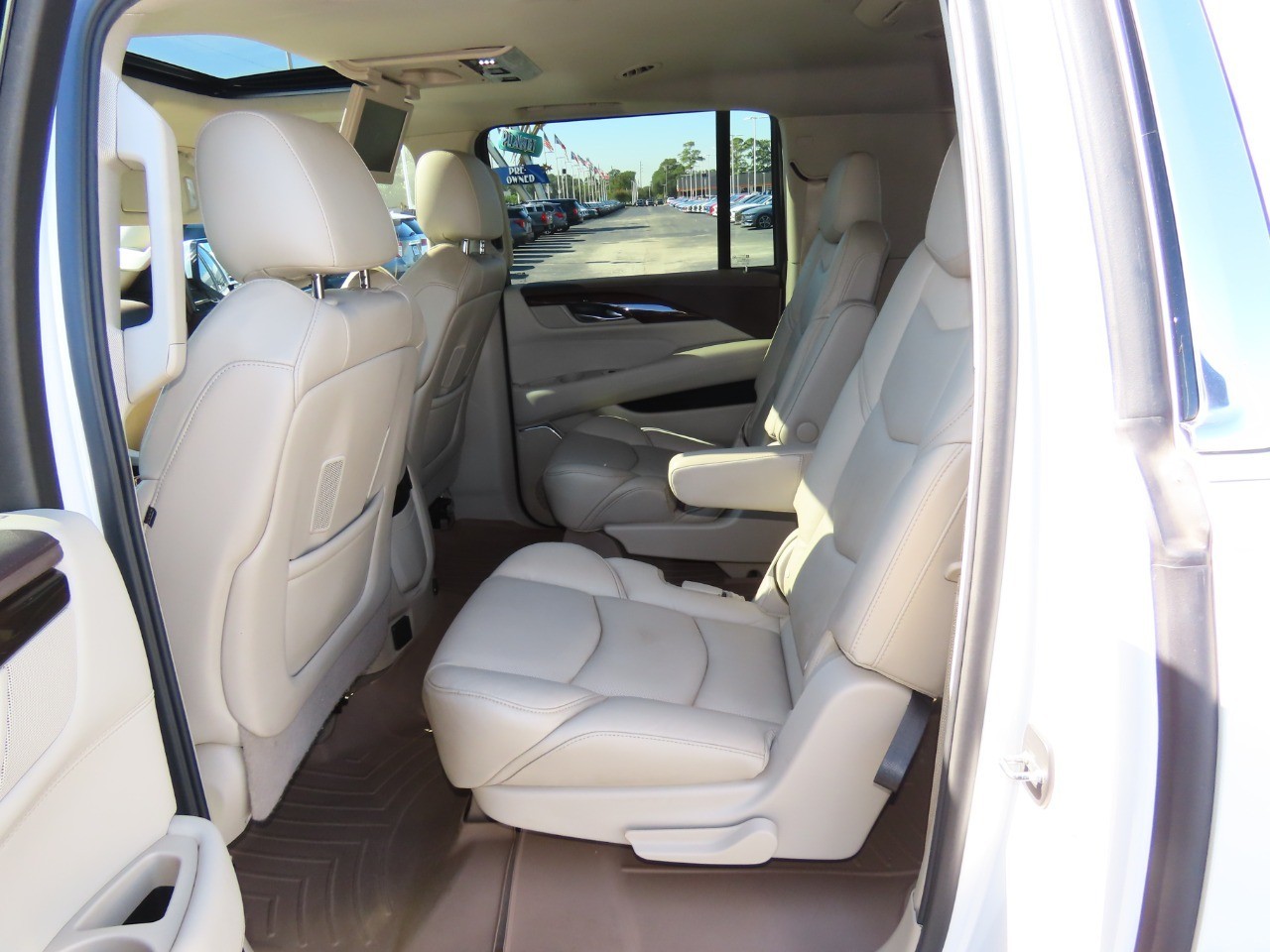 used 2017 Cadillac Escalade ESV car, priced at $15,999