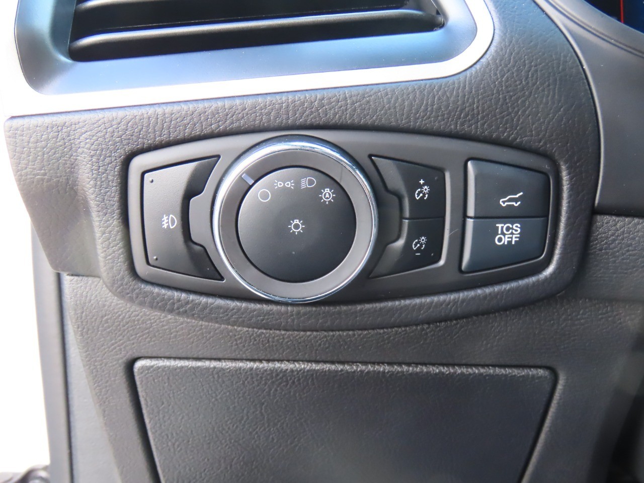 used 2024 Ford Edge car, priced at $32,999