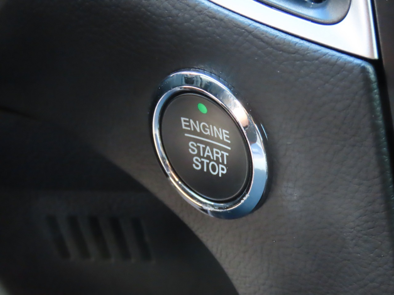 used 2024 Ford Edge car, priced at $32,999