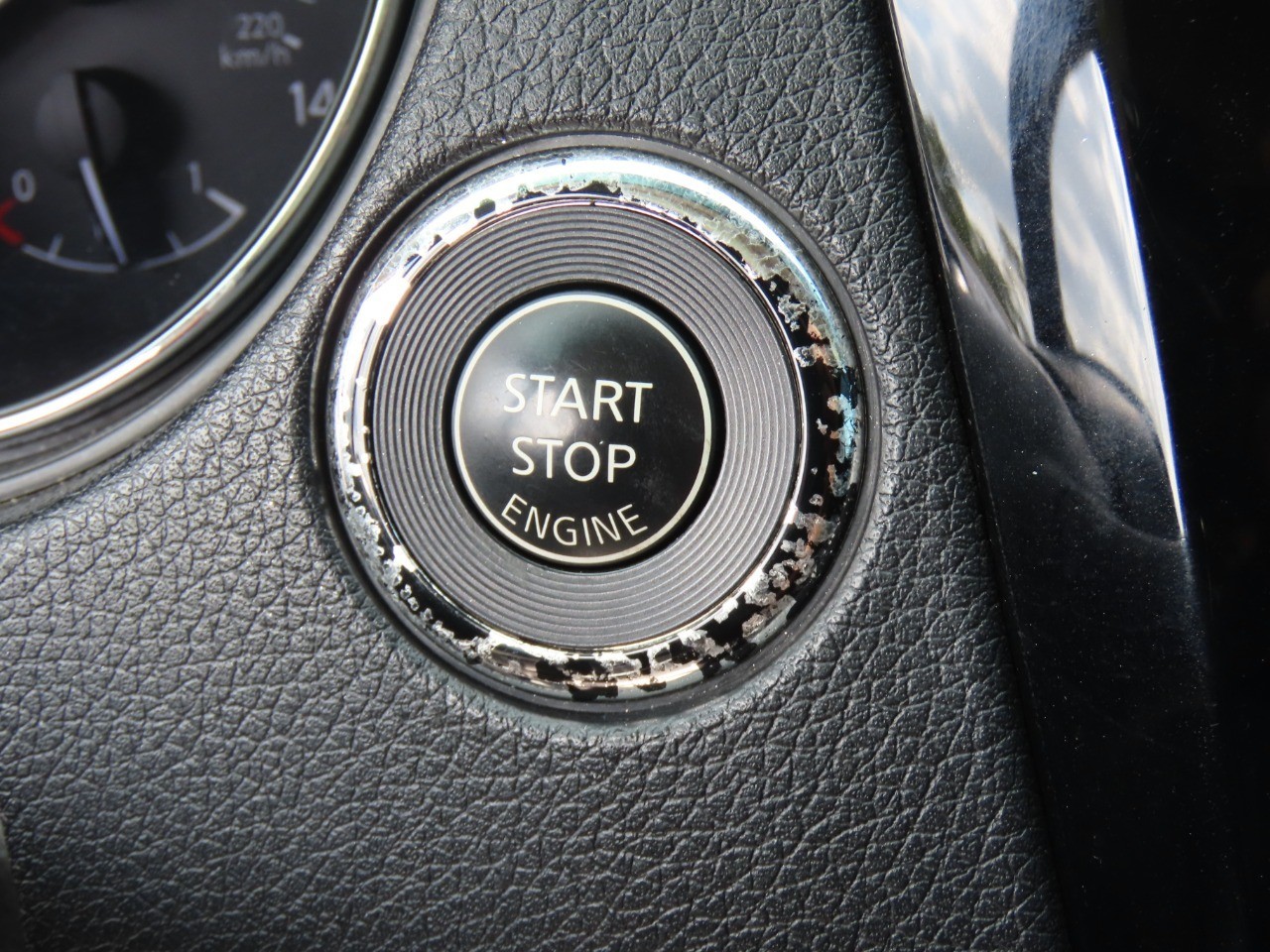 used 2014 Nissan Rogue car