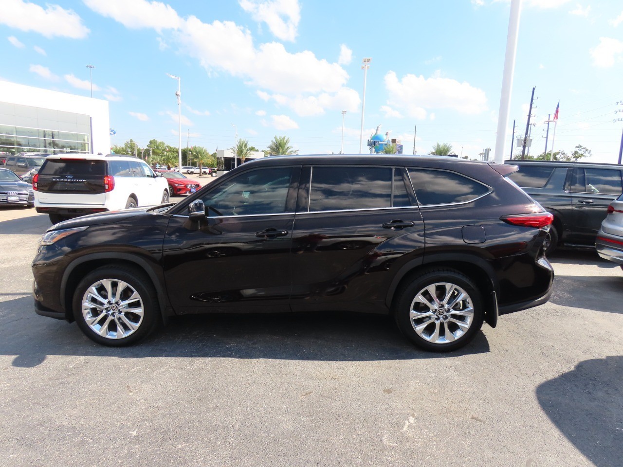 used 2020 Toyota Highlander car, priced at $20,999