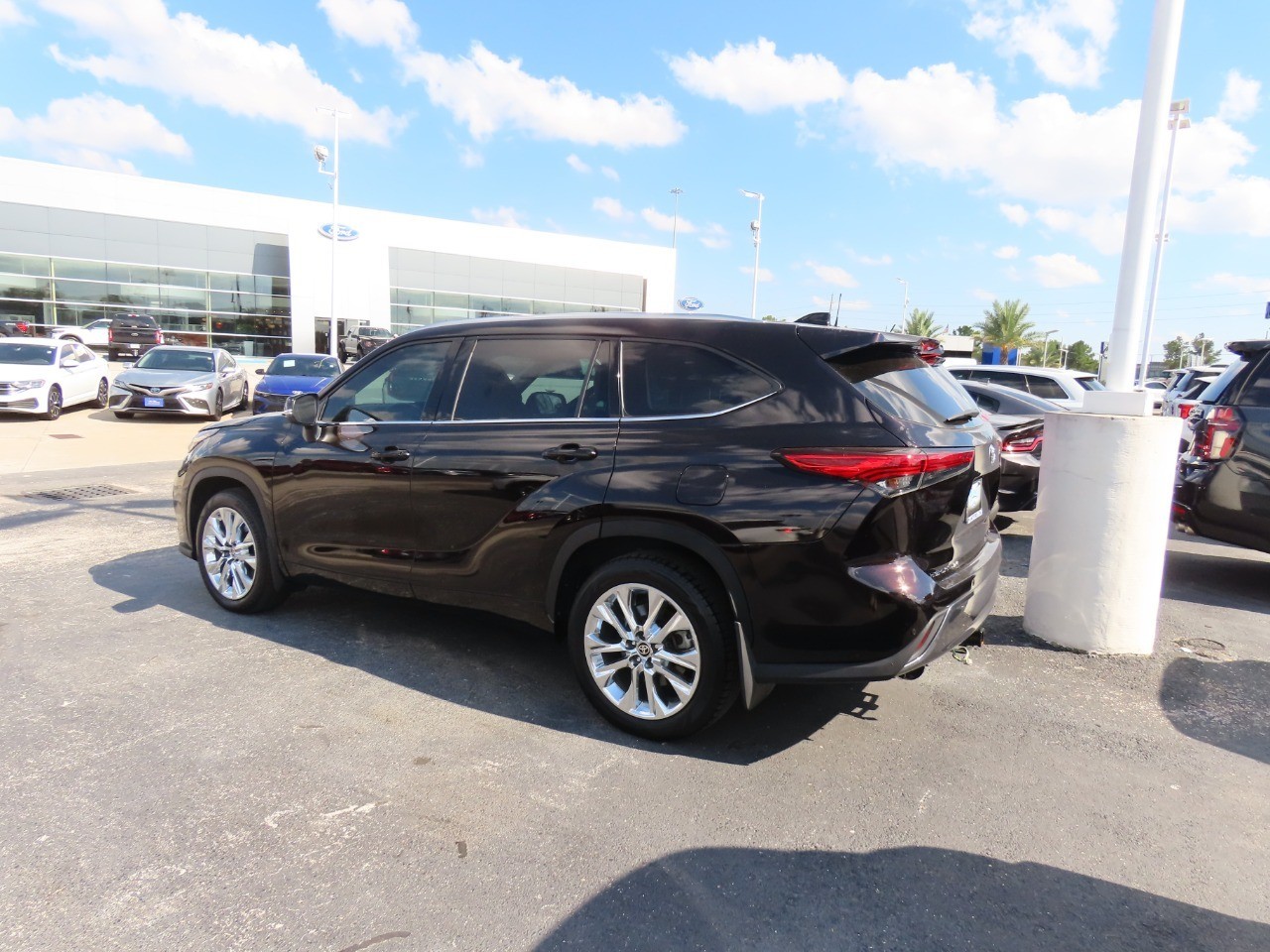 used 2020 Toyota Highlander car, priced at $20,999