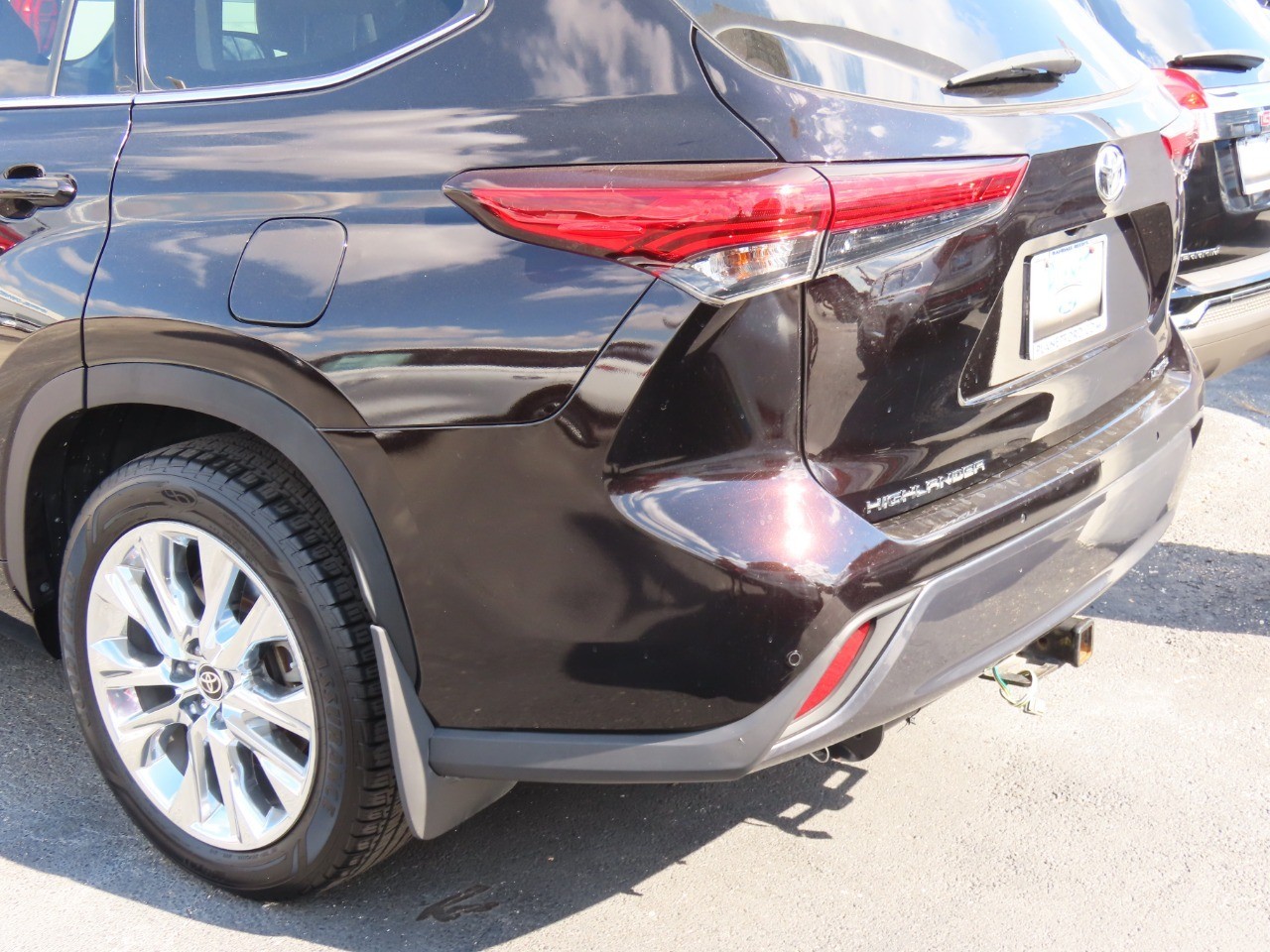 used 2020 Toyota Highlander car, priced at $20,999