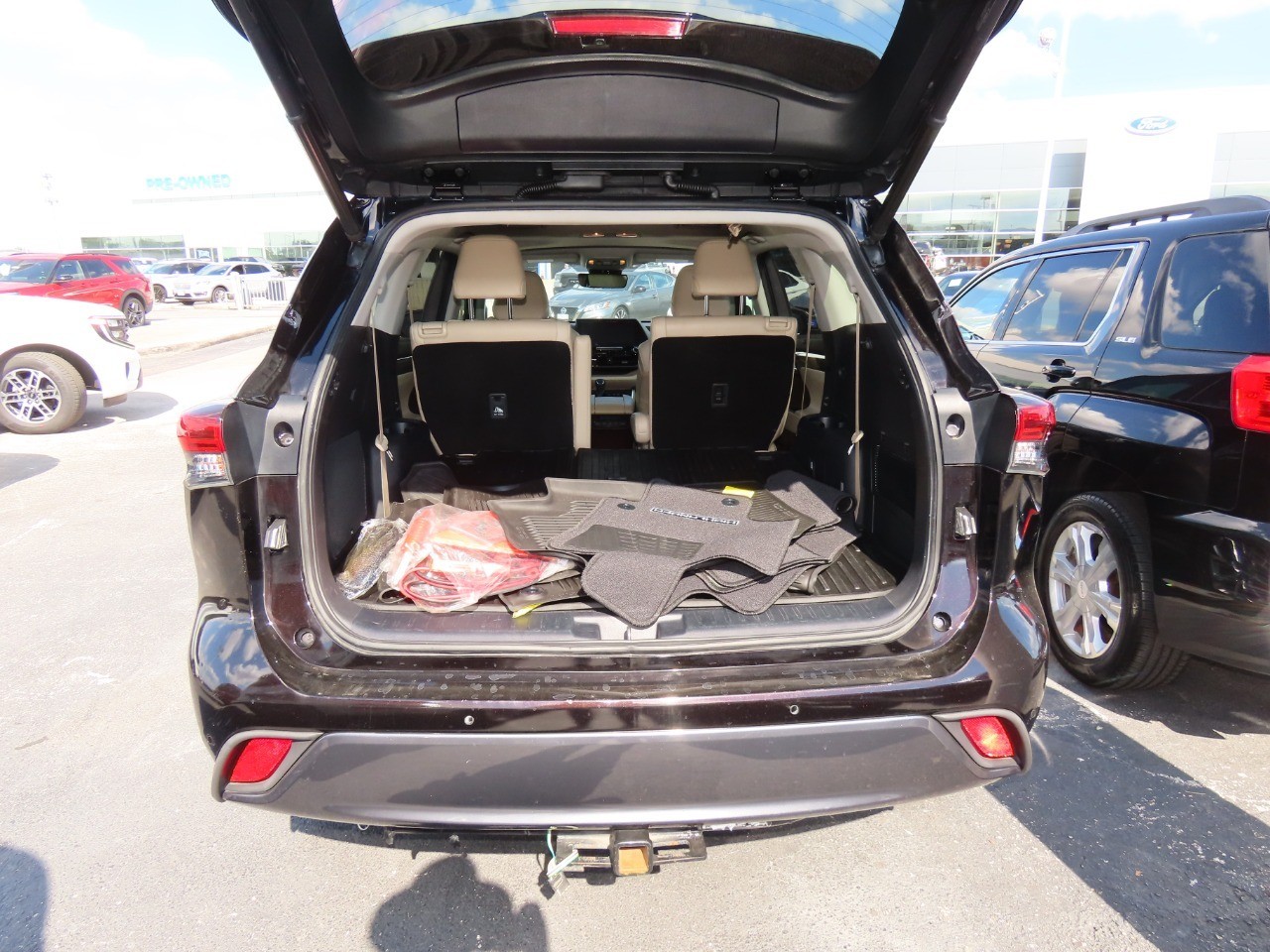 used 2020 Toyota Highlander car, priced at $20,999