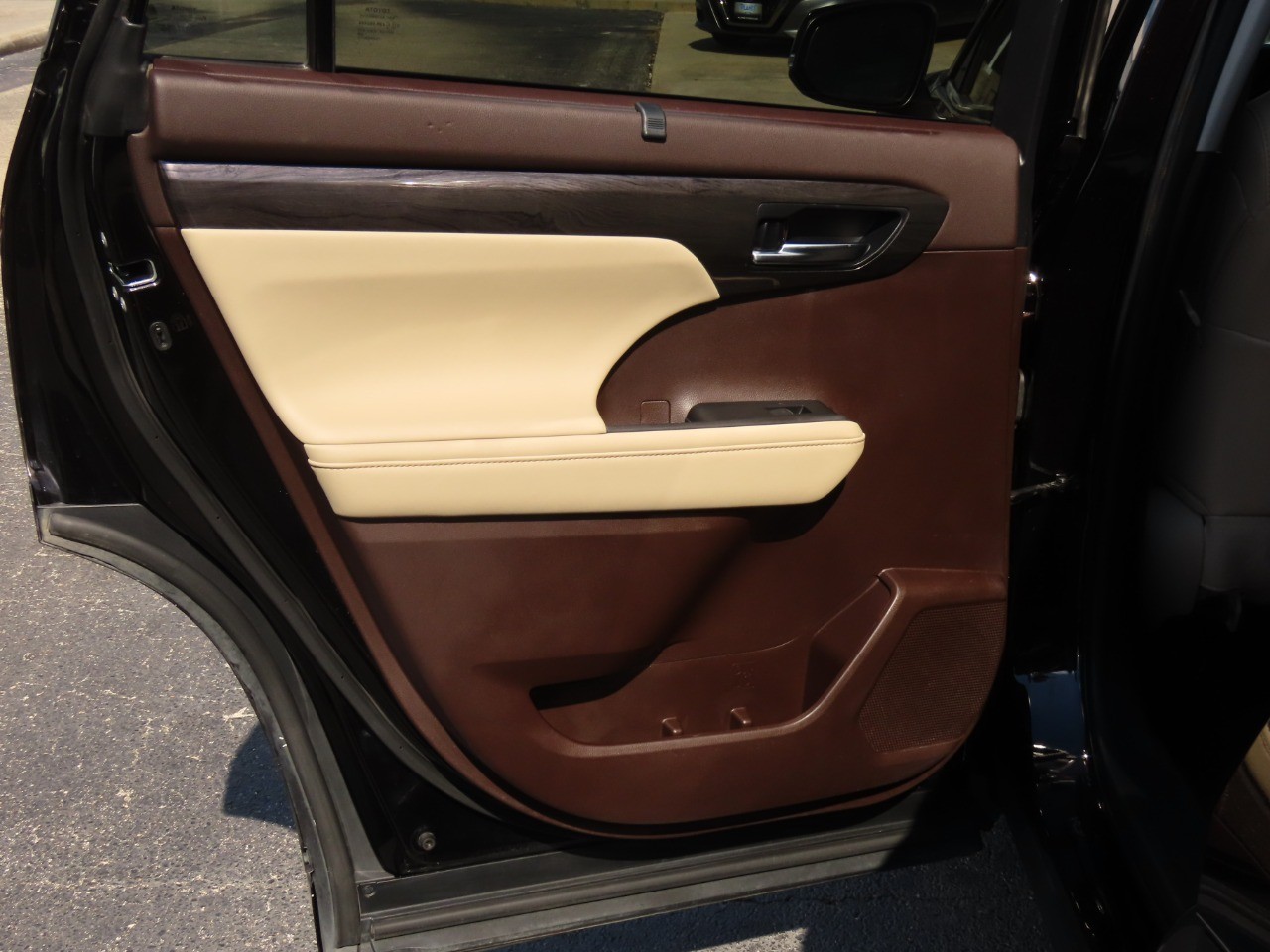 used 2020 Toyota Highlander car, priced at $20,999