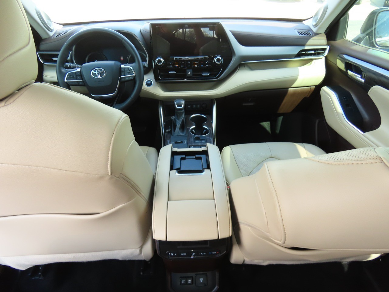 used 2020 Toyota Highlander car, priced at $20,999