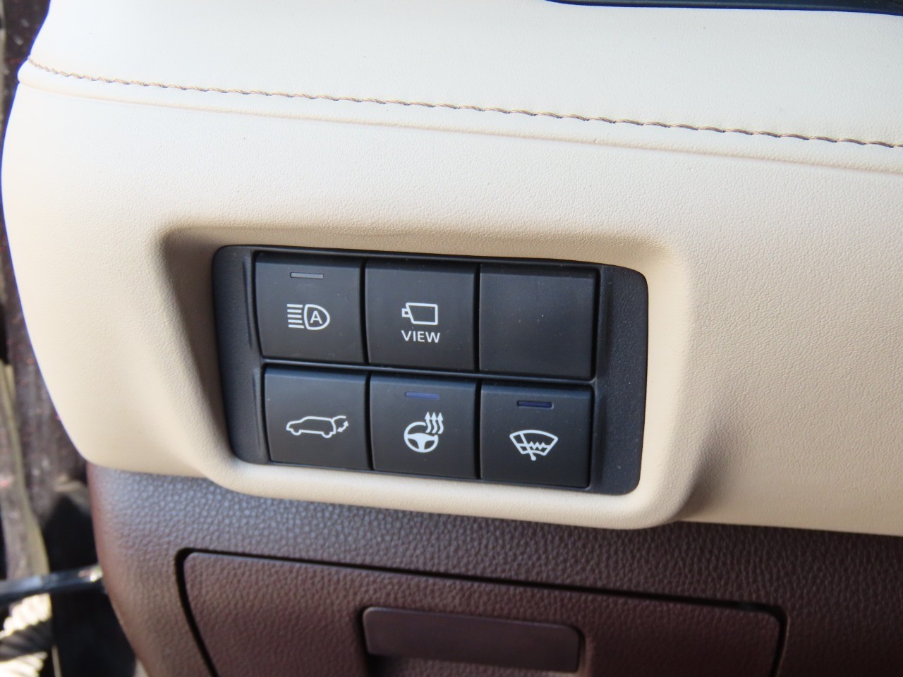 used 2020 Toyota Highlander car, priced at $20,999