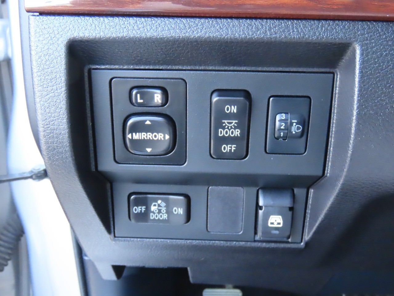 used 2014 Toyota Tundra 2WD Truck car, priced at $16,999