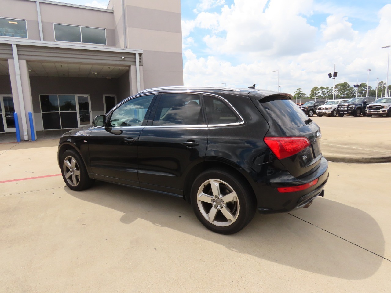 used 2011 Audi Q5 car, priced at $3,999